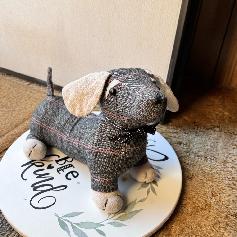 🐾Adorable Dachshund 🐾weighted decorative plush door stop.
